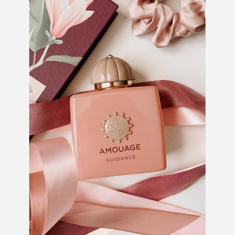 عطر گرمی زنانه آمواج گایدنس