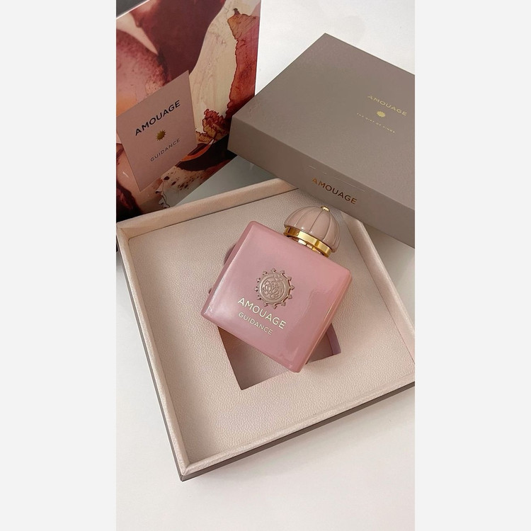عطر گرمی زنانه آمواج گایدنس